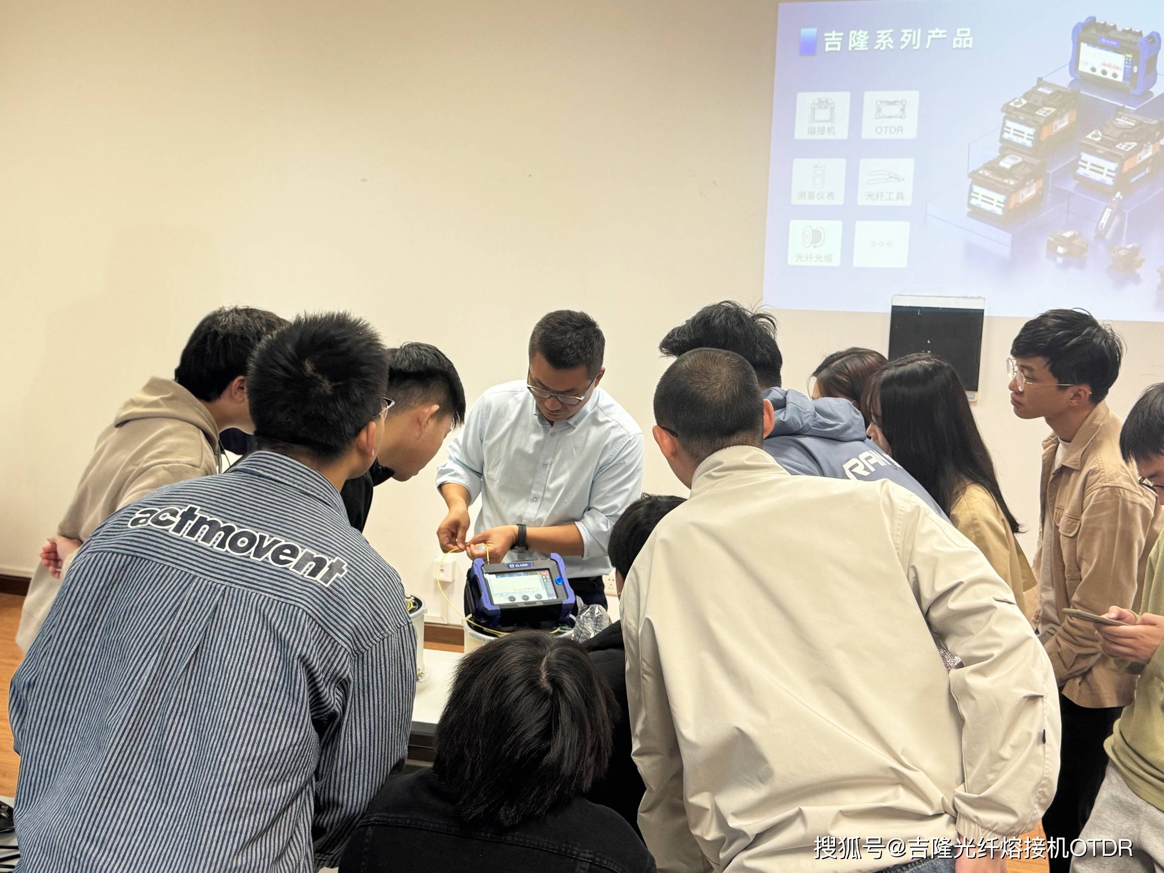 30年老牌吉隆通信走进南京大学，技术团队携手共促干线技术转让